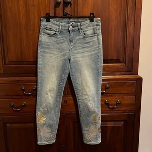 White House Black Market - the Slim Crop Jean - size 6